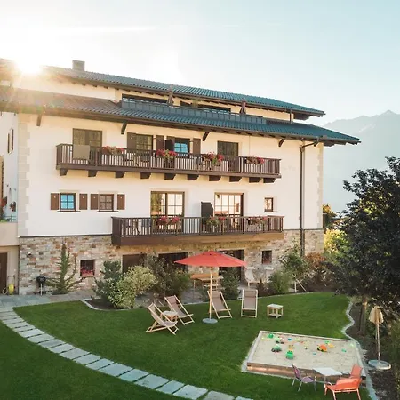 Chesa Pale アパート フィス